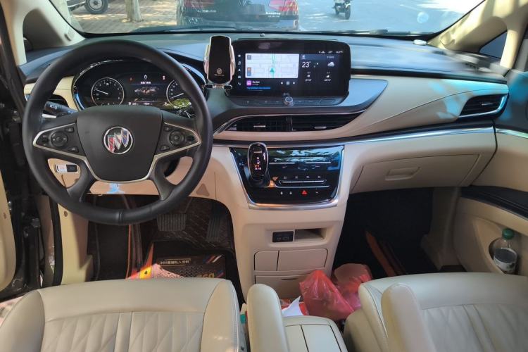 Used Buick GL8 2023 Facelifted Land Cruiser Executive Luxury Version Center Console