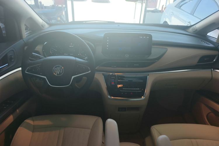 Used Buick GL8 2023 Facelifted Land Cruiser Executive Luxury Version Center Console