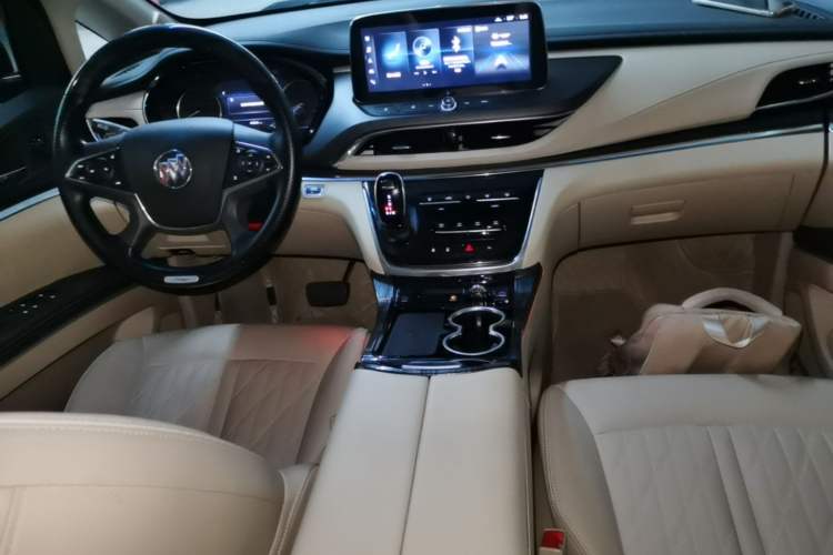 Used Buick GL8 2023 Facelifted Land Cruiser Executive Luxury Version Center Console