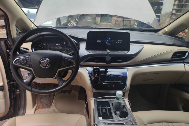 Used Buick GL8 2023 Facelifted Land Cruiser Executive Luxury Version Center Console