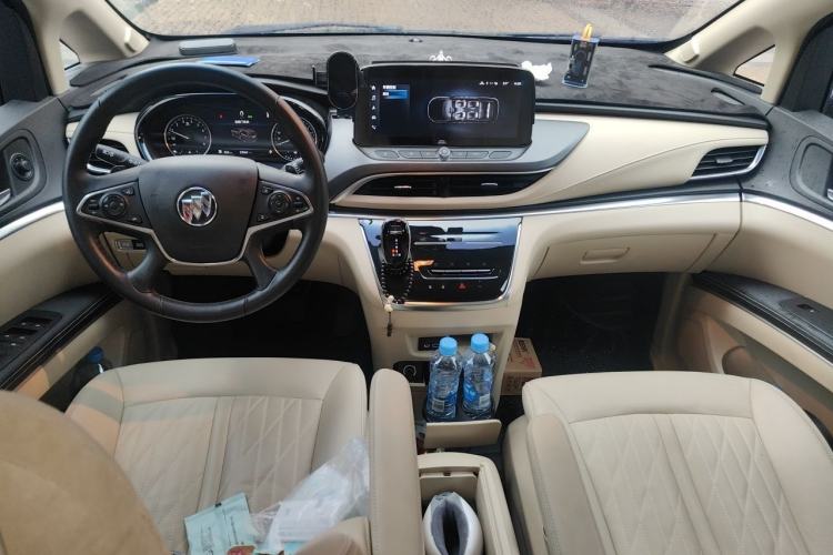 Used Buick GL8 2023 Facelifted Land Cruiser Executive Luxury Version Center Console