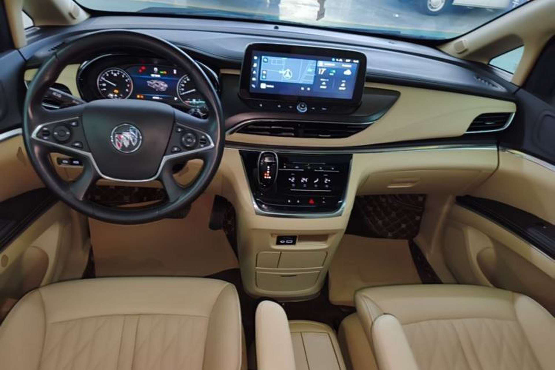 Used Buick GL8 2023 Facelifted Land Cruiser Executive Luxury Version Center Console