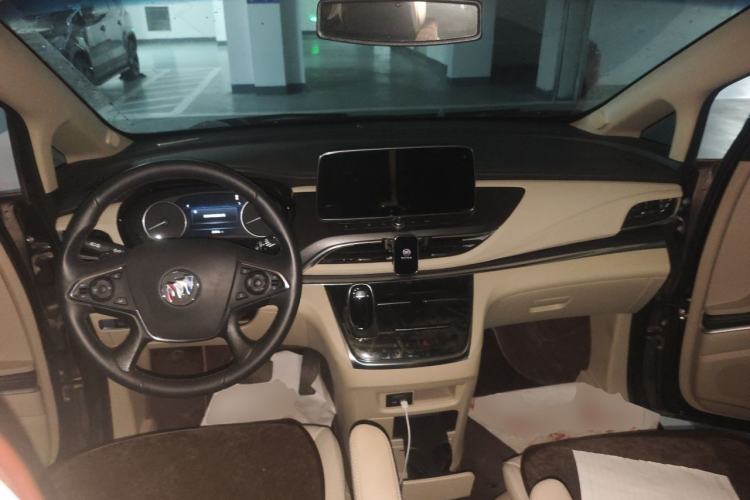 Used Buick GL8 2023 Facelifted Land Cruiser Executive Luxury Version Center Console
