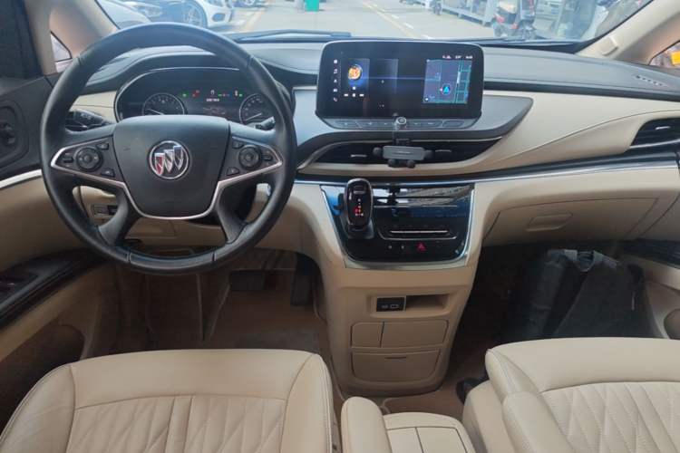 Used Buick GL8 2023 Facelifted Land Cruiser Executive Luxury Version Center Console