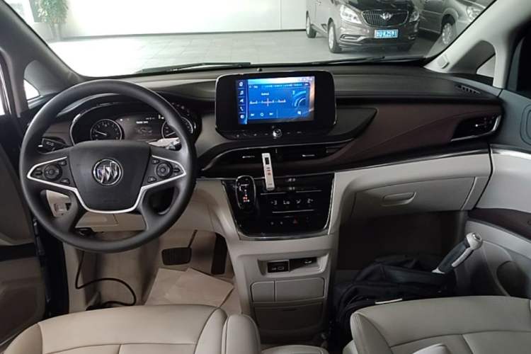 Used Buick GL8 2023 Land Executive Class Comfort Model Center Console