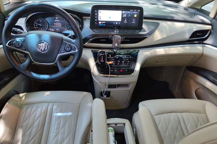 Used Buick GL8 2023 Facelifted Land Cruiser Executive Luxury Version Center Console