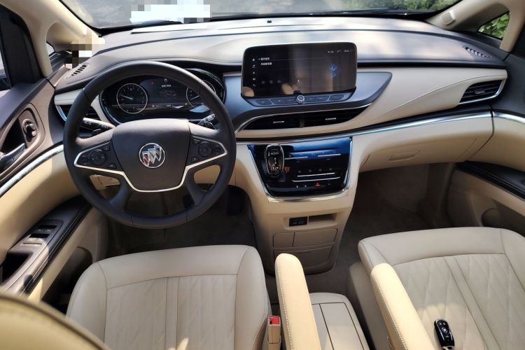 Used Buick GL8 2023 Facelifted Land Cruiser Executive Luxury Version Center Console