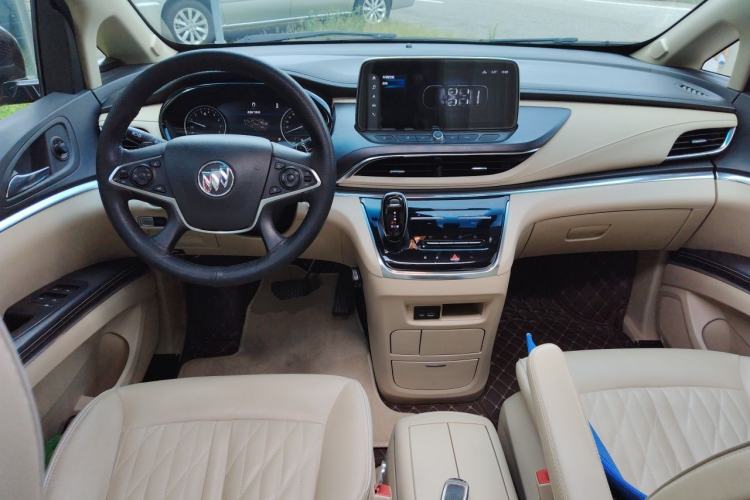 Used Buick GL8 2023 Facelifted Land Cruiser Executive Luxury Version Center Console