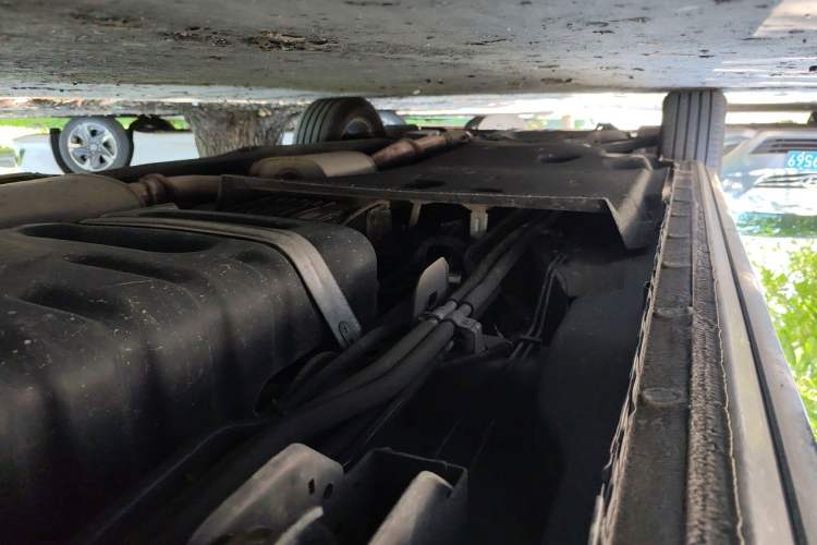 Used Buick GL8 2023 Facelifted Land Cruiser Executive Luxury Version Chassis Rear Left