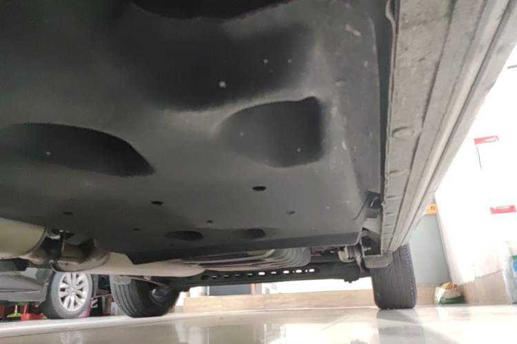 Used Buick GL8 2023 Facelifted Land Cruiser Executive Luxury Version Chassis Rear Left