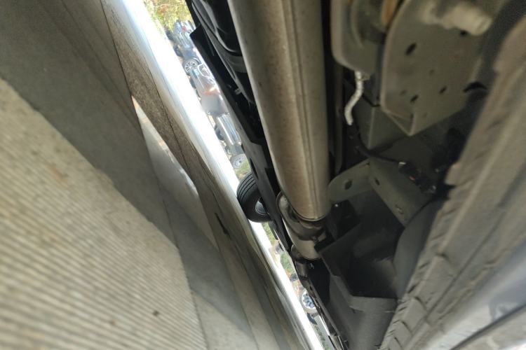 Used Buick GL8 2023 Facelifted Land Cruiser Executive Luxury Version Chassis Rear Right