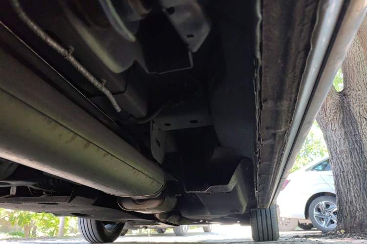Used Buick GL8 2023 Facelifted Land Cruiser Executive Luxury Version Chassis Rear Right