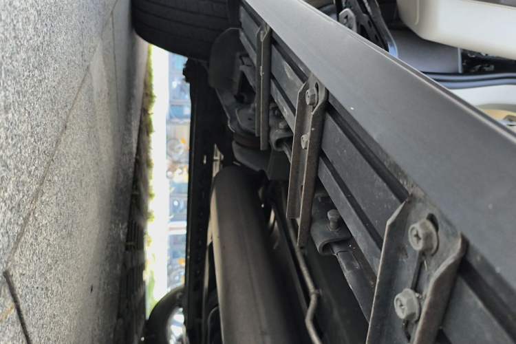 Used Buick GL8 2023 Facelifted Land Cruiser Executive Luxury Version Chassis Rear Right