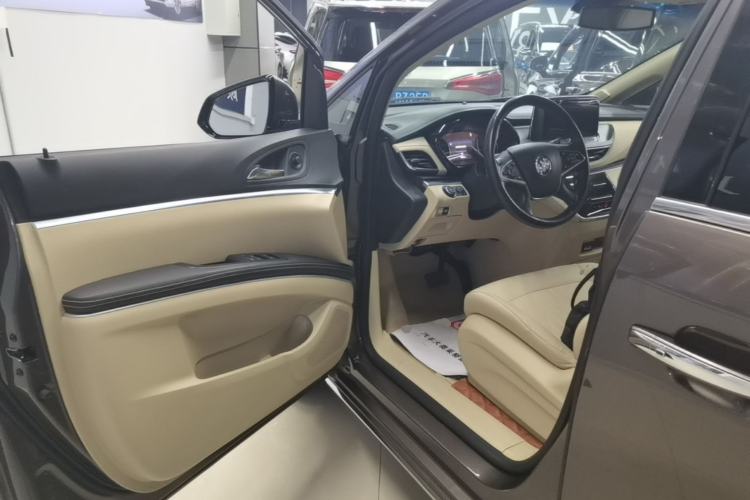 Used Buick GL8 2023 Facelifted Land Cruiser Executive Luxury Version Driver Seat