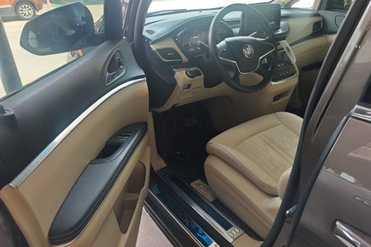 Used Buick GL8 2023 Facelifted Land Cruiser Executive Luxury Version Driver Seat