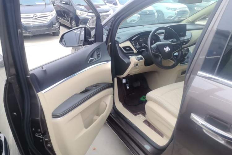Used Buick GL8 2023 Facelifted Land Cruiser Executive Luxury Version Driver Seat