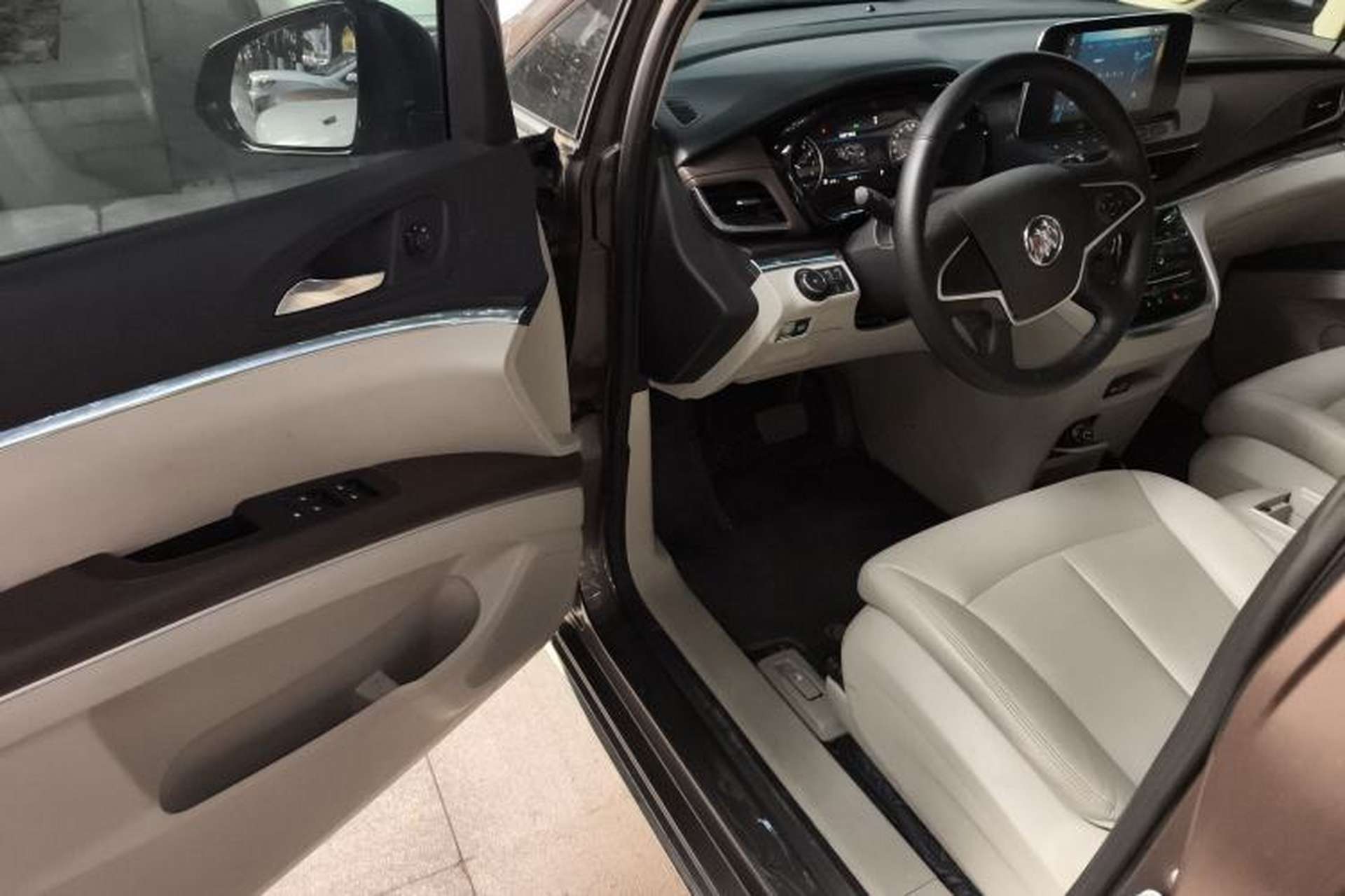 Used Buick GL8 2023 Land Executive Class Comfort Model Driver Seat
