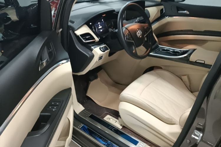 Used Buick GL8 2023 Facelifted Land Cruiser Executive Luxury Version Driver Seat