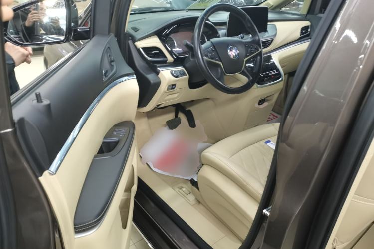 Used Buick GL8 2023 Facelifted Land Cruiser Executive Luxury Version Driver Seat