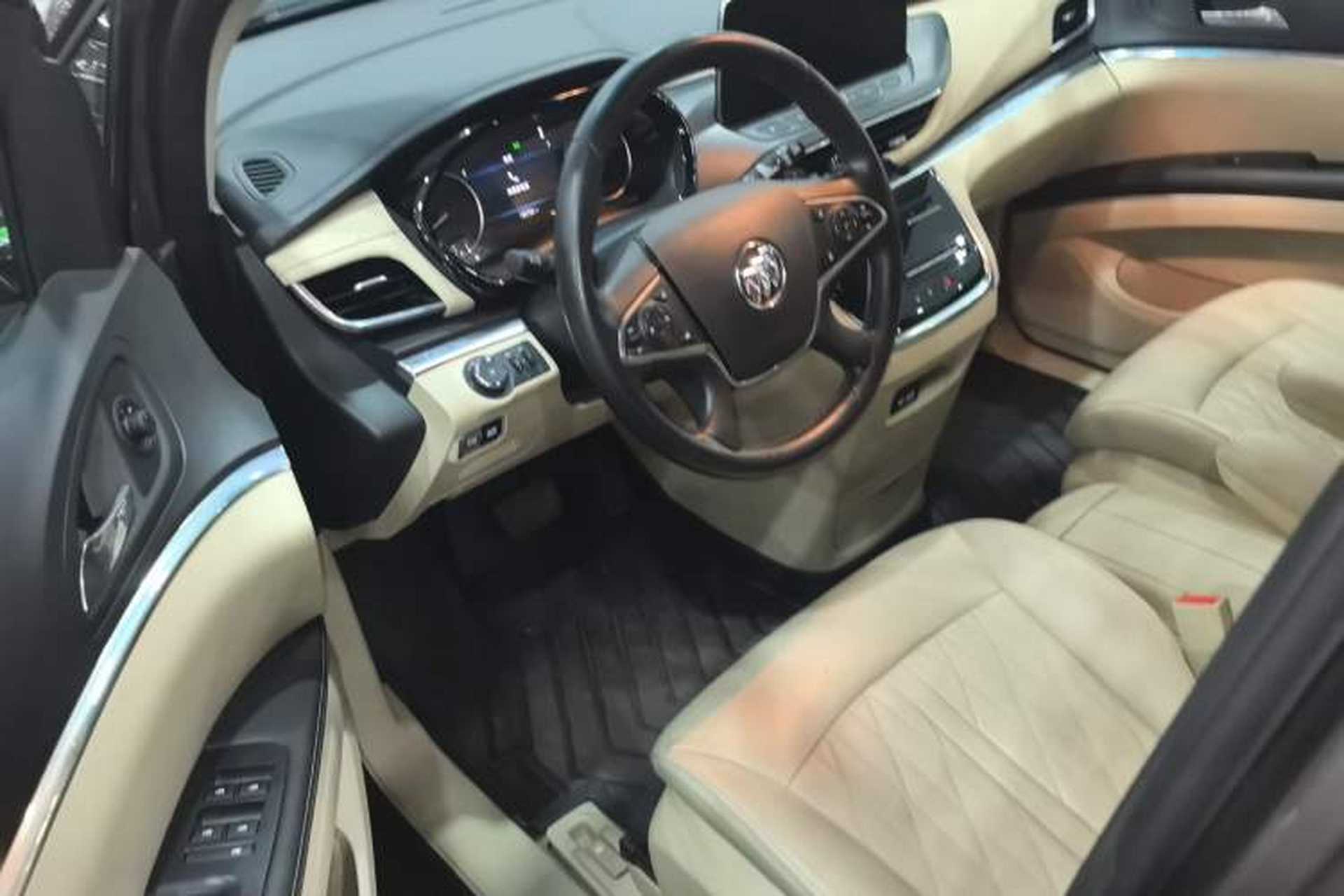 Used Buick GL8 2023 Facelifted Land Cruiser Executive Luxury Version Driver Seat
