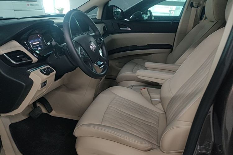 Used Buick GL8 2023 Facelifted Land Cruiser Executive Luxury Version Driver Seat