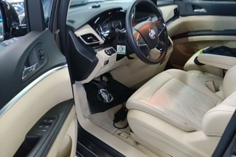 Used Buick GL8 2023 Facelifted Land Cruiser Executive Luxury Version Driver Seat