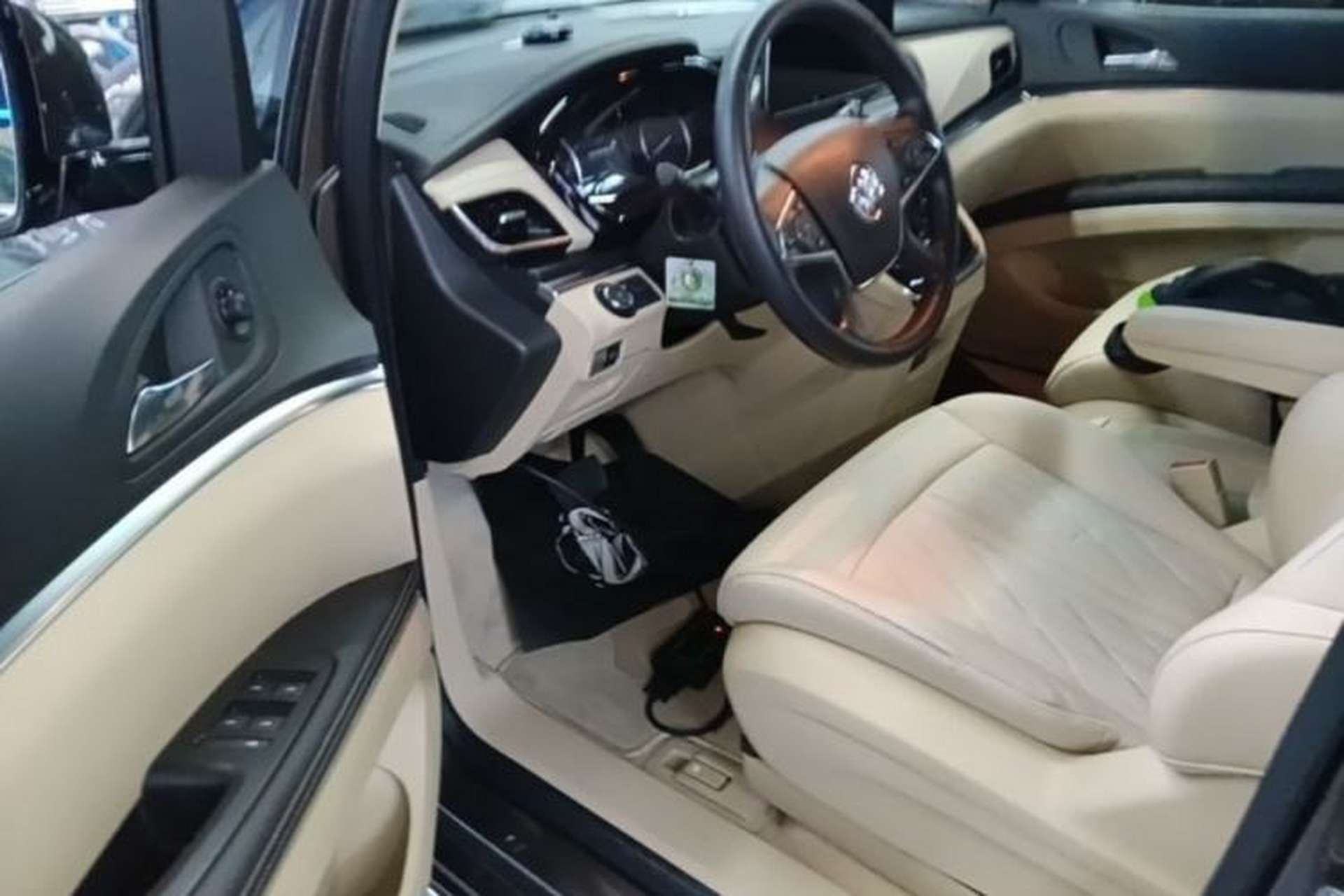 Used Buick GL8 2023 Facelifted Land Cruiser Executive Luxury Version Driver Seat
