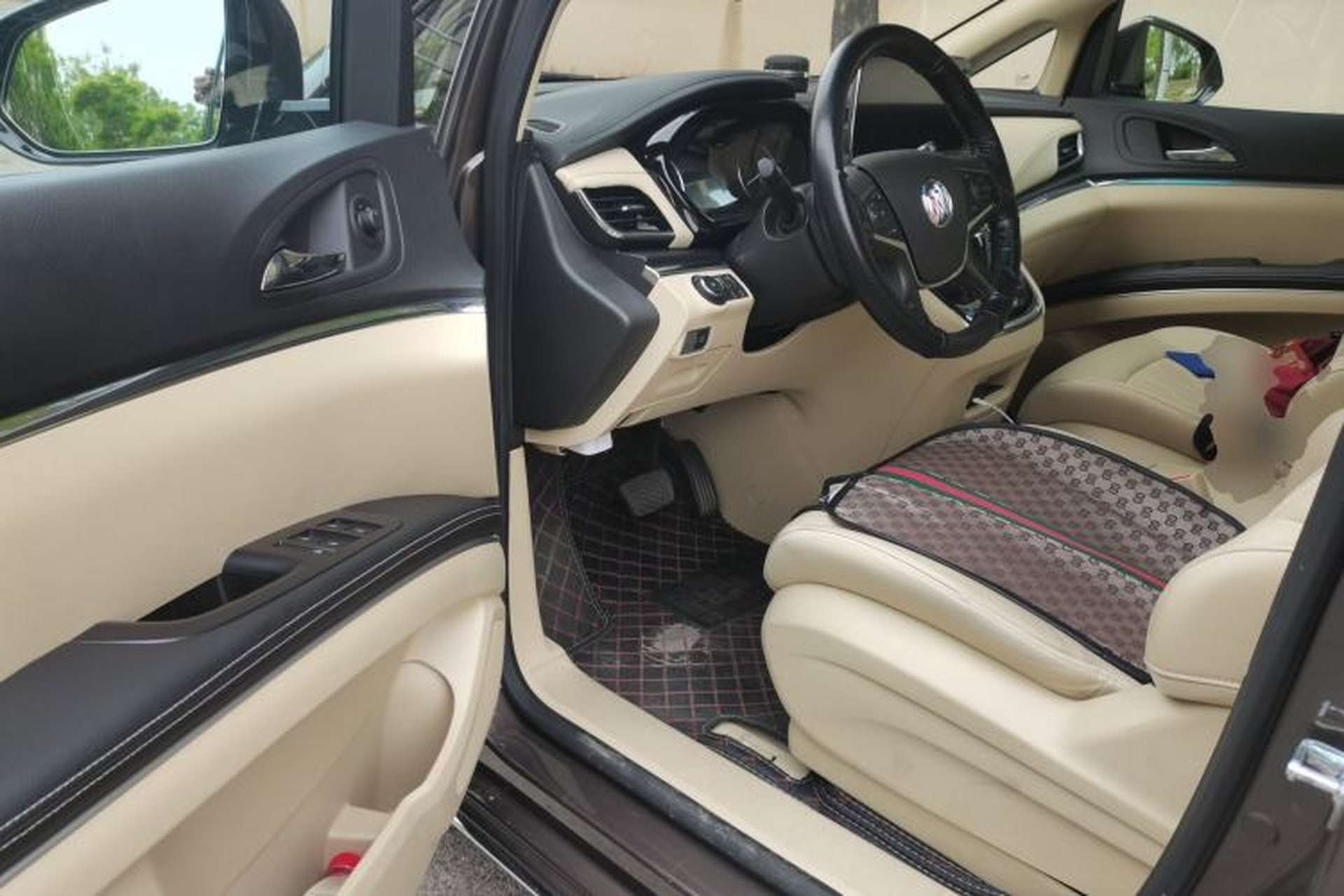 Used Buick GL8 2023 Facelifted Land Cruiser Executive Luxury Version Driver Seat