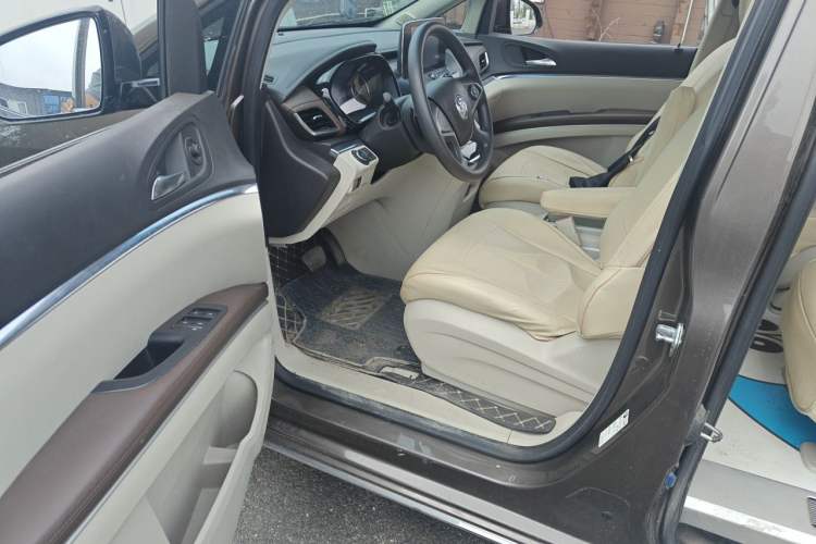 Used Buick GL8 2023 Land Executive Class Comfort Model Driver Seat