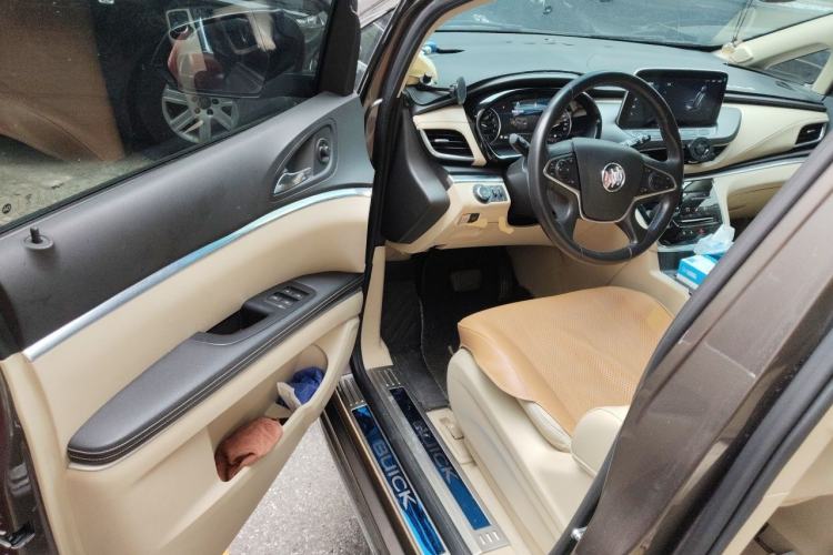 Used Buick GL8 2023 Facelifted Land Cruiser Executive Luxury Version Driver Seat
