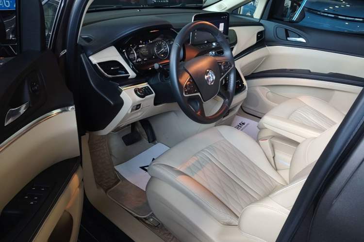 Used Buick GL8 2023 Facelifted Land Cruiser Executive Luxury Version Driver Seat
