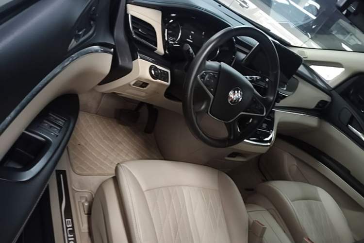 Used Buick GL8 2023 Land Executive Class Deluxe Model Driver Seat