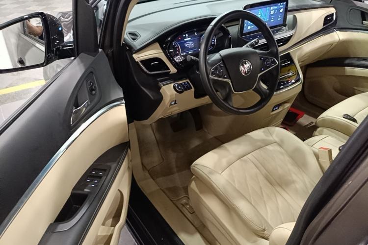 Used Buick GL8 2023 Facelifted Land Cruiser Executive Luxury Version Driver Seat