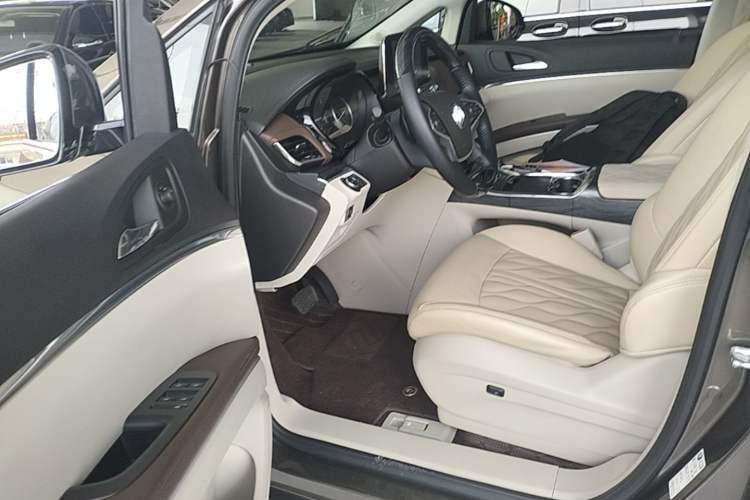 Used Buick GL8 2023 Land Executive Class Comfort Model Driver Seat