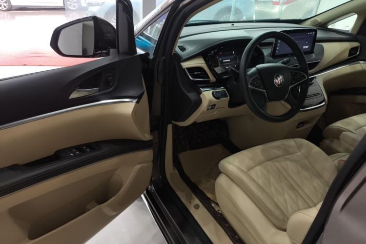 Used Buick GL8 2023 Facelifted Land Cruiser Executive Luxury Version Driver Seat