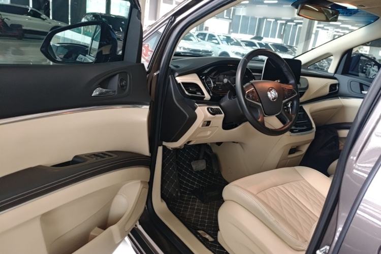 Used Buick GL8 2023 Facelifted Land Cruiser Executive Luxury Version Driver Seat