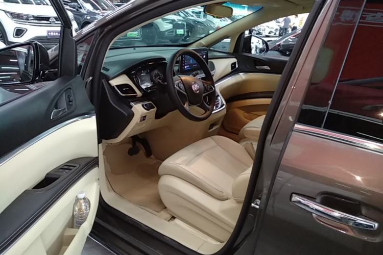 Used Buick GL8 2023 Facelifted Land Cruiser Executive Luxury Version Driver Seat