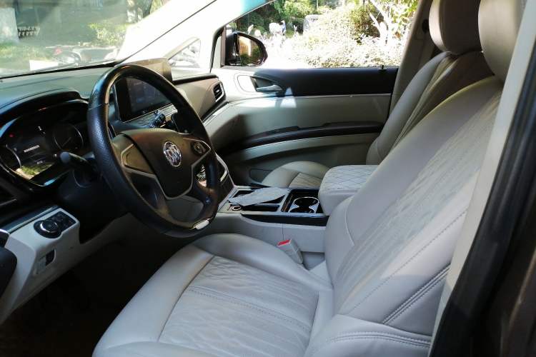 Used Buick GL8 2023 Land Executive Class Comfort Model Driver Seat