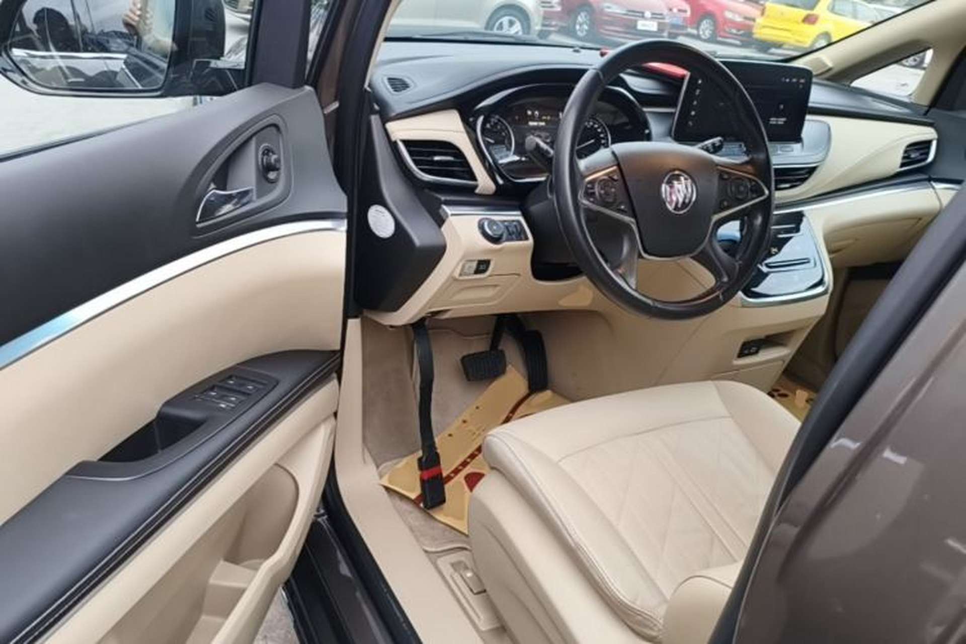 Used Buick GL8 2023 Land Executive Class 652T Luxury Model Driver Seat