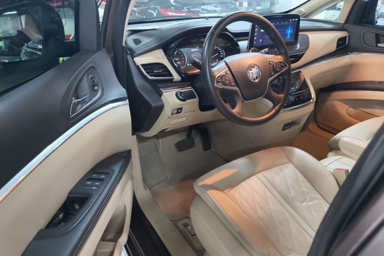 Used Buick GL8 2023 Facelifted Land Cruiser Executive Luxury Version Driver Seat