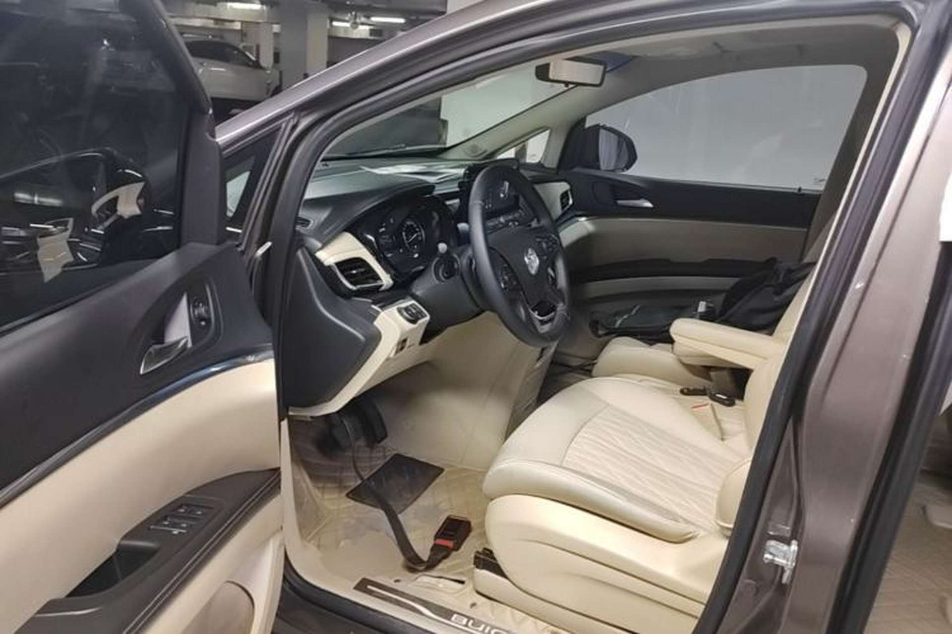 Used Buick GL8 2023 Land Executive Class Deluxe Model Driver Seat