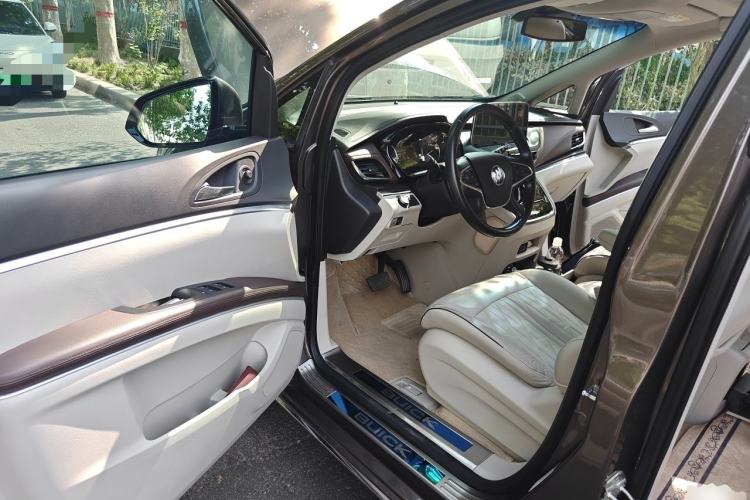 Used Buick GL8 2023 Land Executive Class 652T Luxury Model Driver Seat