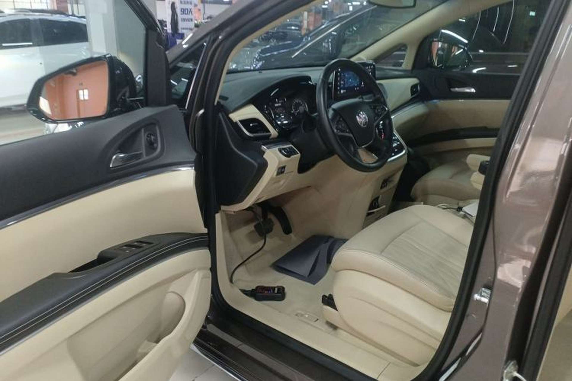 Used Buick GL8 2023 Facelifted Land Cruiser Executive Luxury Version Driver Seat
