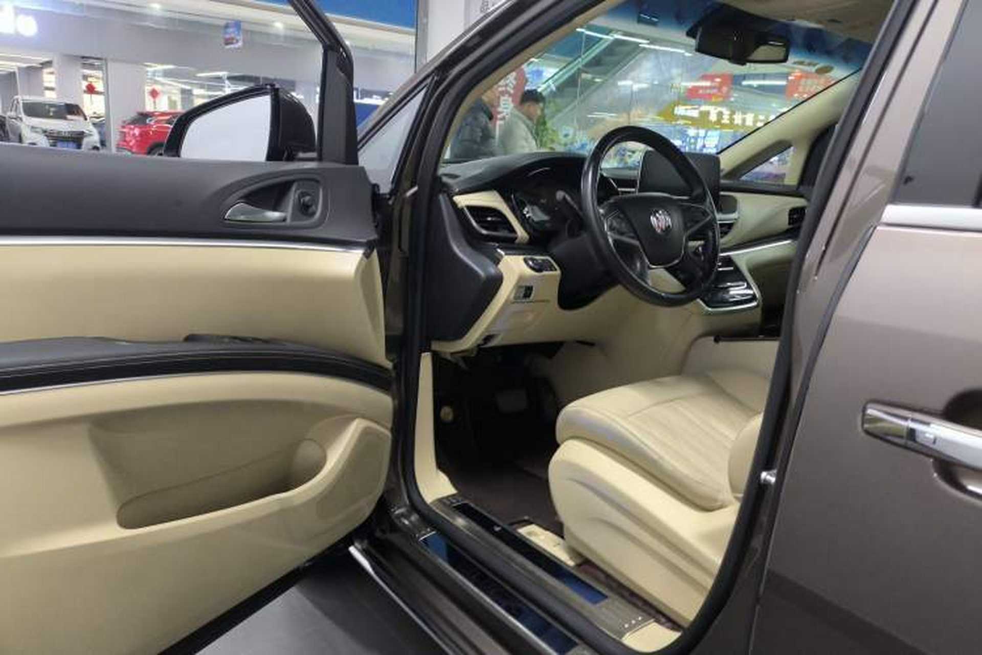 Used Buick GL8 2023 Land Executive Class 652T Luxury Model Driver Seat