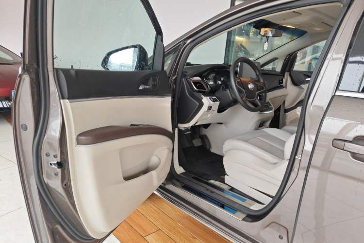 Used Buick GL8 2023 Land Executive Class Comfort Model Driver Seat