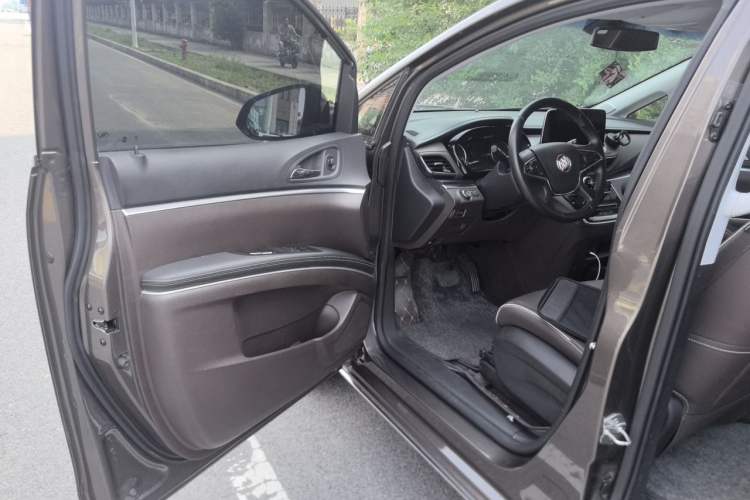 Used Buick GL8 2023 Land Executive Class 652T Luxury Model Driver Seat