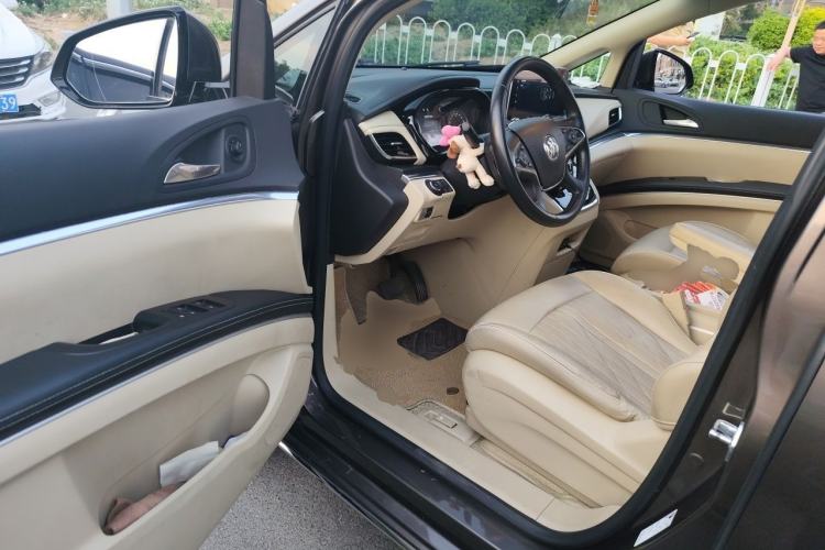 Used Buick GL8 2023 Facelifted Land Cruiser Executive Luxury Version Driver Seat