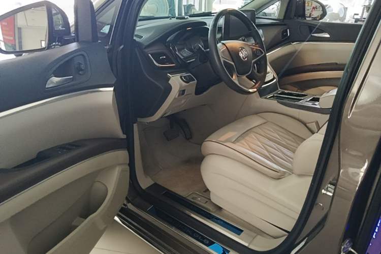 Used Buick GL8 2023 Land Executive Class Comfort Model Driver Seat