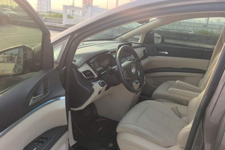Used Buick GL8 2023 Facelifted Land Cruiser Executive Luxury Version Driver Seat