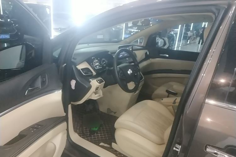 Used Buick GL8 2023 Facelifted Land Cruiser Executive Luxury Version Driver Seat